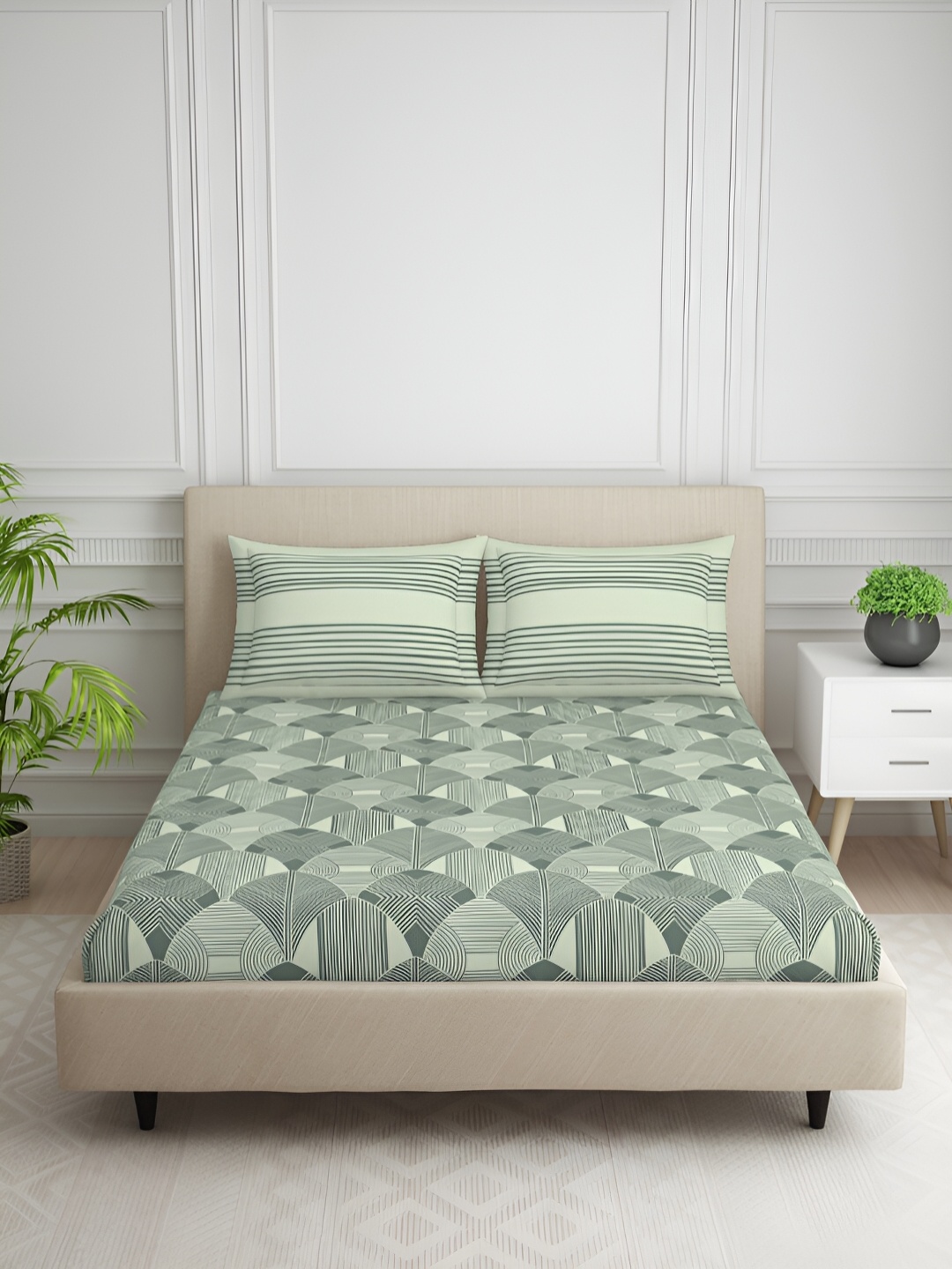 

SPACES Green & Black Printed Cotton 144 TC King Bedsheet With 2 Pillow Covers