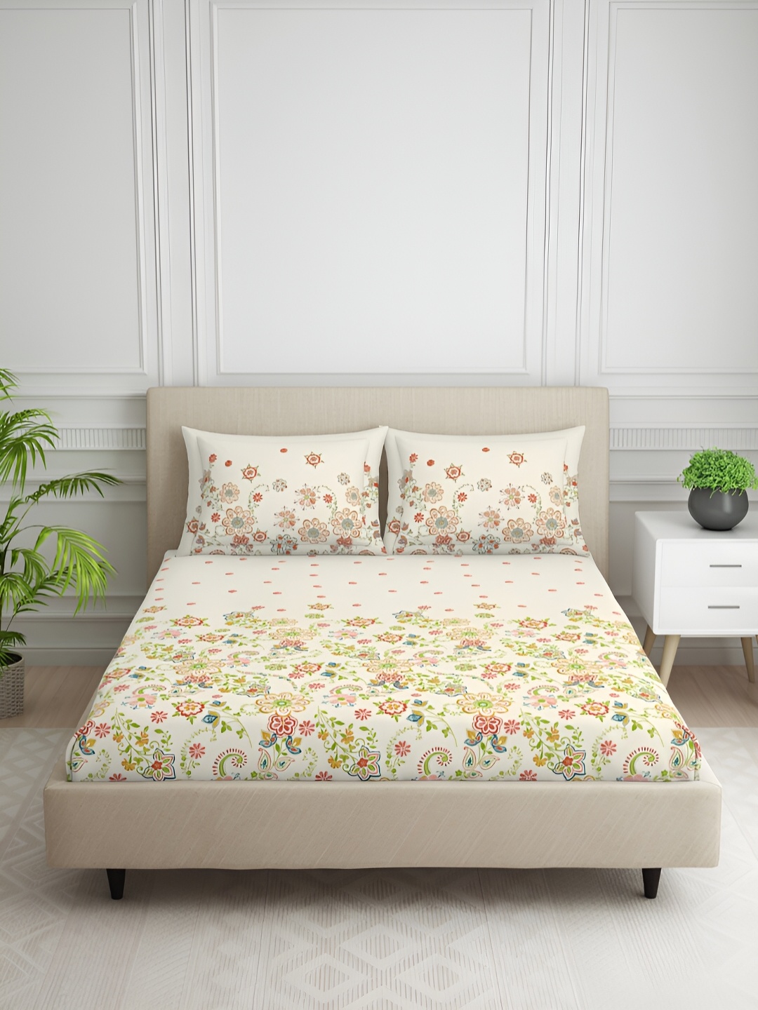 

SPACES Cream & Red Printed Cotton 144 TC King Bedsheet With 2 Pillow Covers