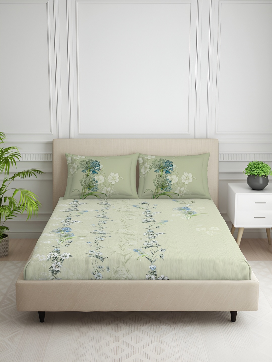 

SPACES Beige & Blue Floral Cotton 130 TC King Bedsheet with 2 Pillow Covers