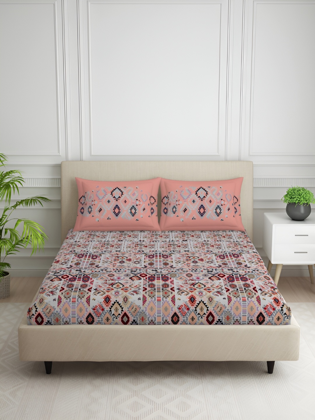 

SPACES Red & White Printed Cotton 144 TC King Bedsheet With 2 Pillow Covers