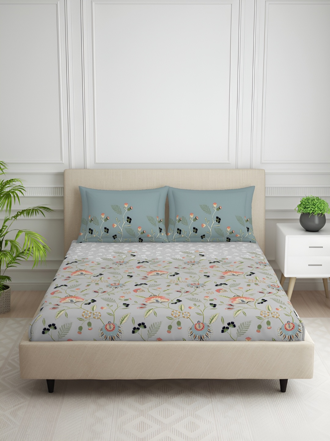 

SPACES Grey & Orange Printed Cotton 144 TC King Bedsheet With 2 Pillow Covers