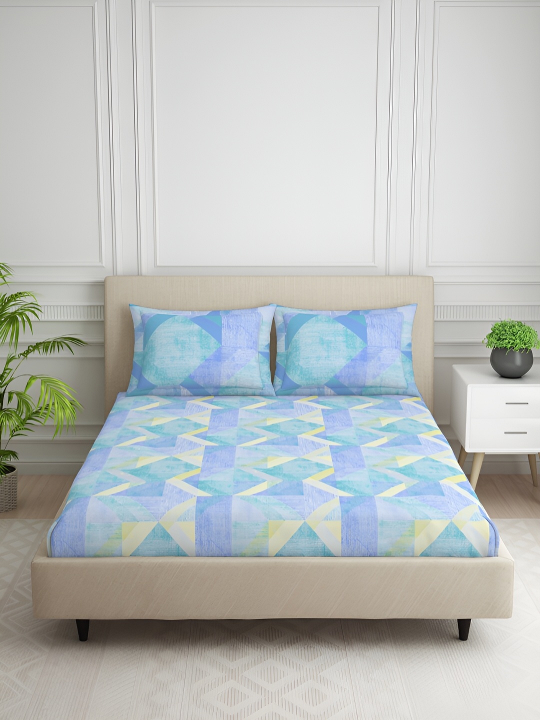 

SPACES Lavender & Green Geometric Cotton 144 TC King Bedsheet with 2 Pillow Covers
