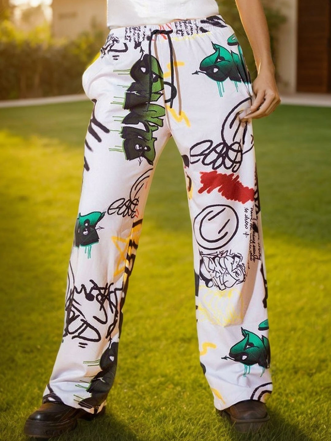 

HERSHEINBOX Women Abstract Printed High-Rise Trousers, White