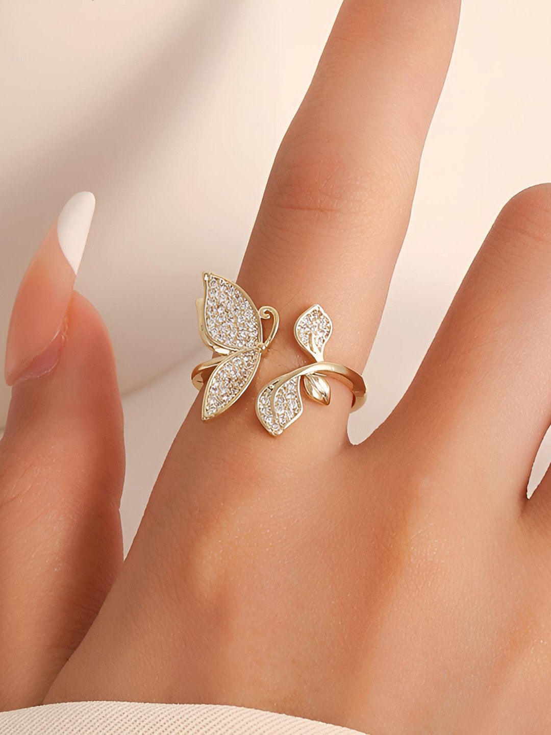 

Goho Silver Stone Studded Adjustable Leaf Ring