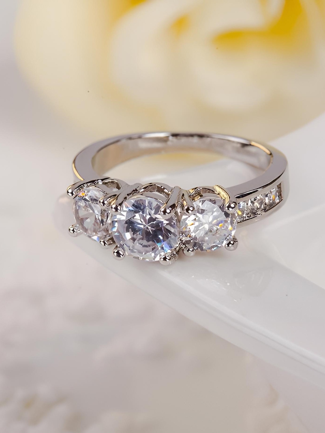 

Goho Elegant Finger Ring With Brilliant Cut, Silver