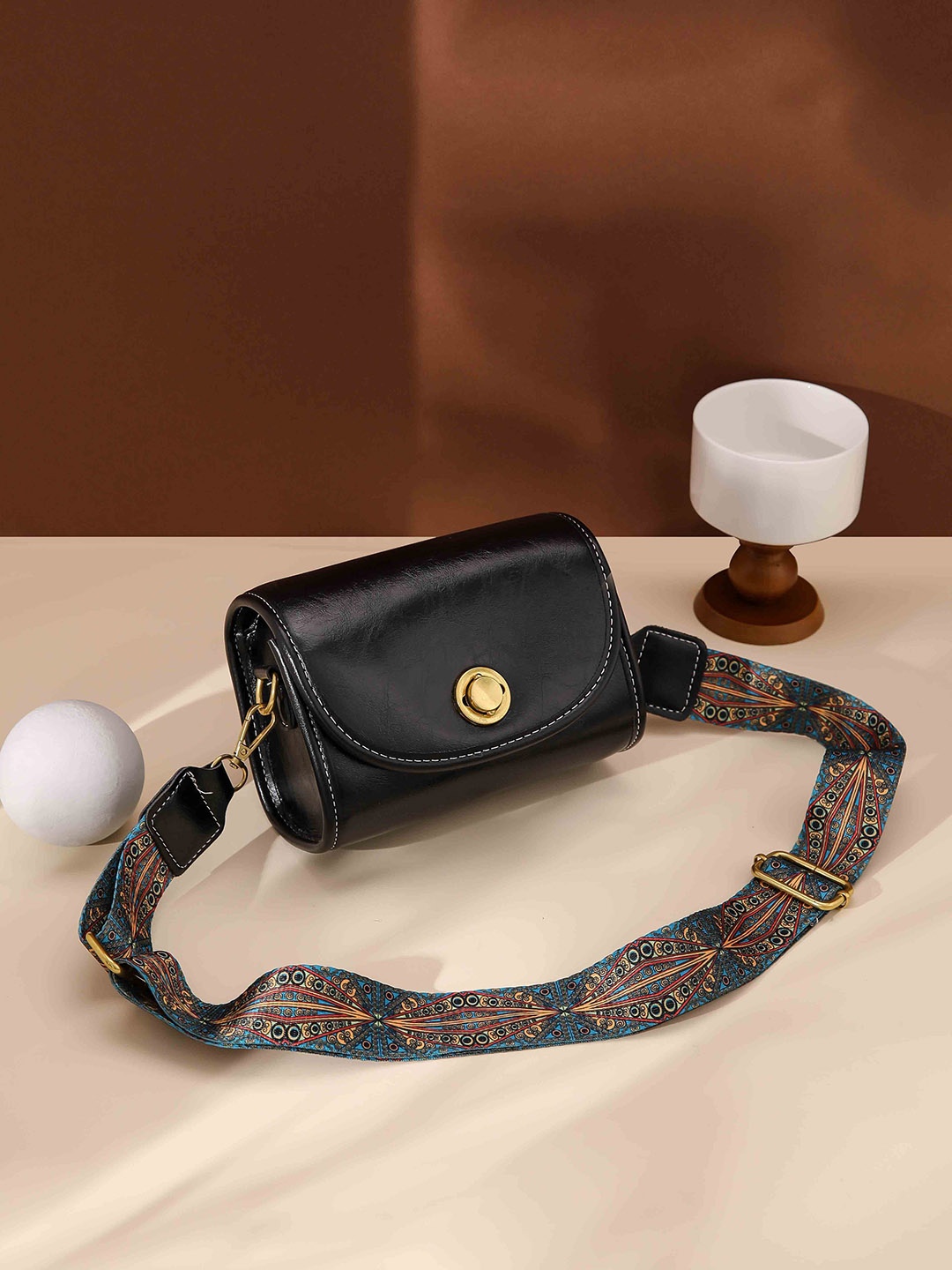

Diva Dale Structured Sling Bag, Black