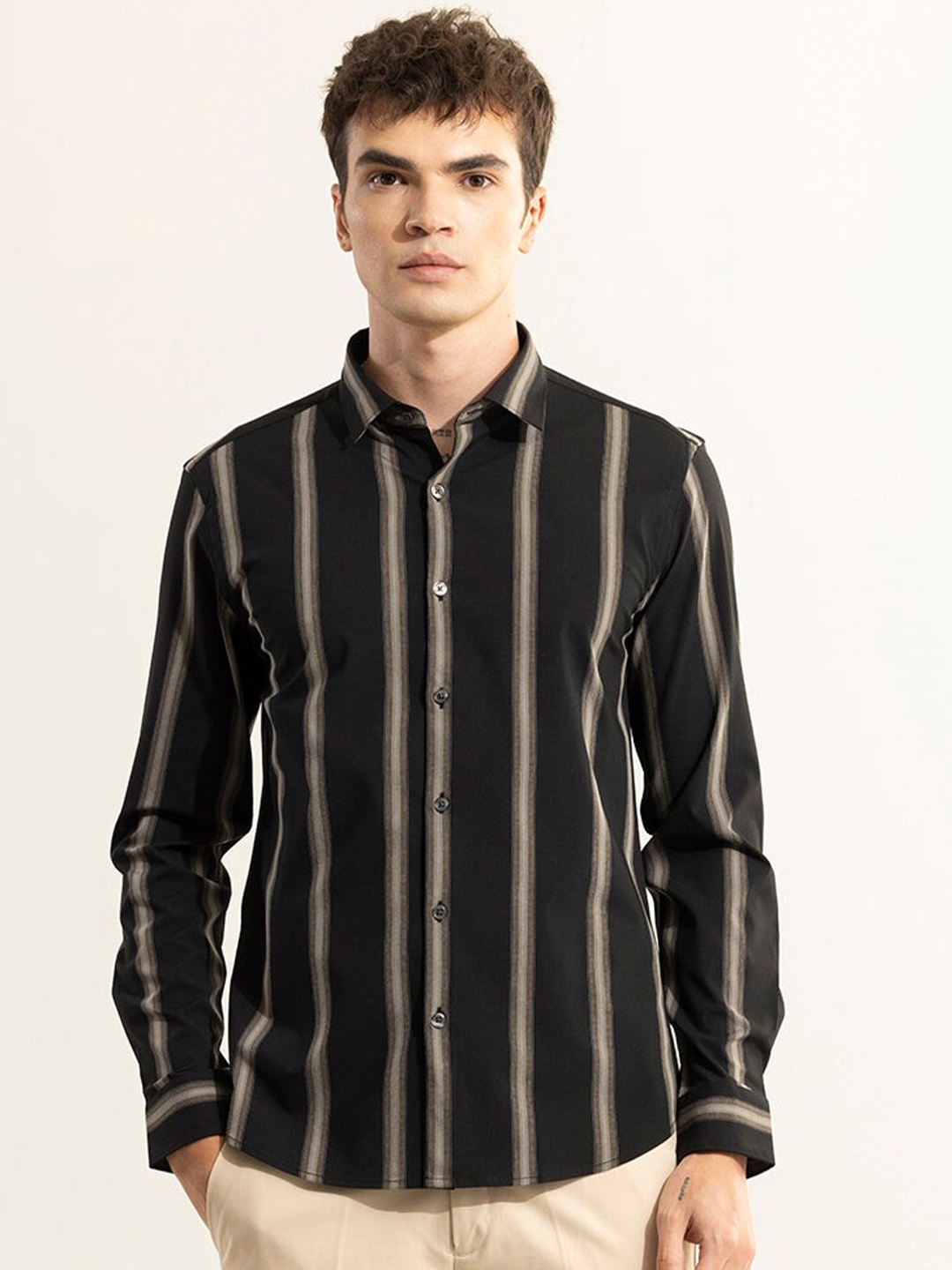 

Snitch Black Classic Slim Fit Vertical Stripes Opaque Cotton Casual Shirt