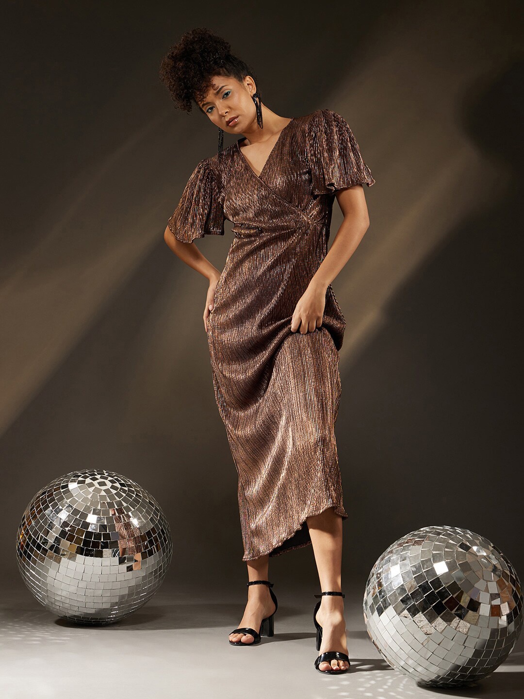 

ATRAENTA Self Design V-Neck Bell Sleeves Sheath Party Dress, Gold