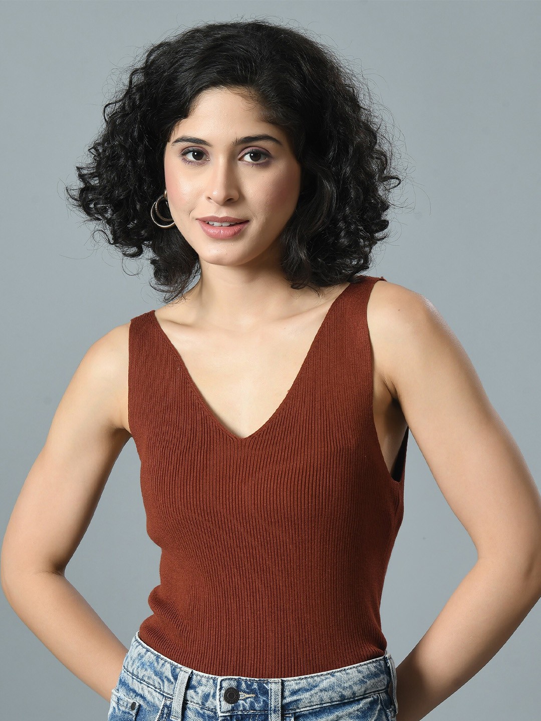 

The Roadster Lifestyle Co. Slim Fit Cotton V-Neck Sleeveless Tank Top, Brown