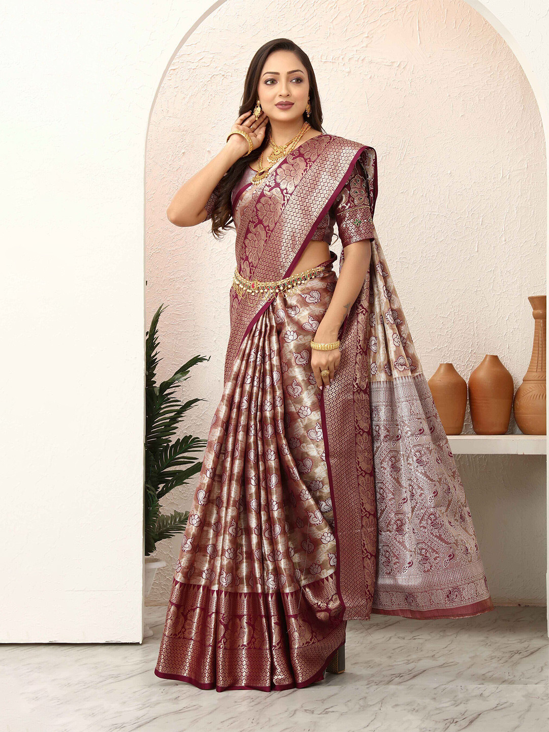 

Tankori Woven Design Zari Tissue Kanjeevaram Saree, Purple