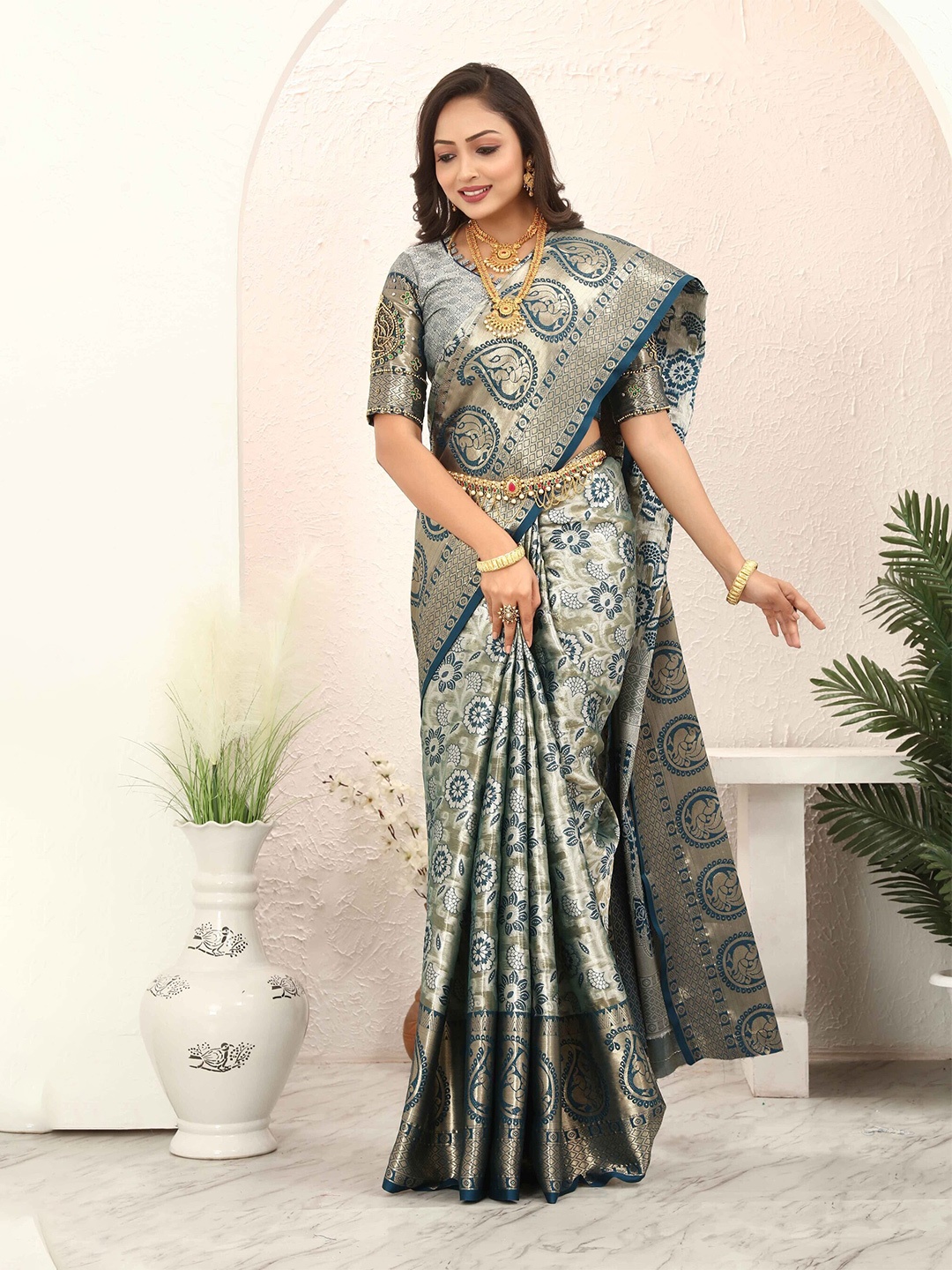 

Tankori Woven Design Zari Tissue Kanjeevaram Saree, Teal