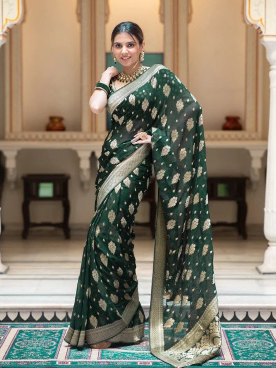 

ESOMIC EXPORT Ethnic Motifs Woven Design Zari Art Silk Banarasi Saree, Green