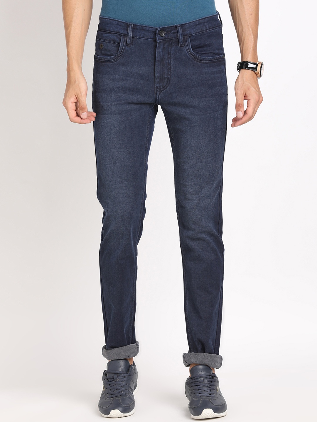 

Turtle Men Narrow Tapered Fit Clean Look Mid Rise Light Fade Stretchable Jeans, Blue