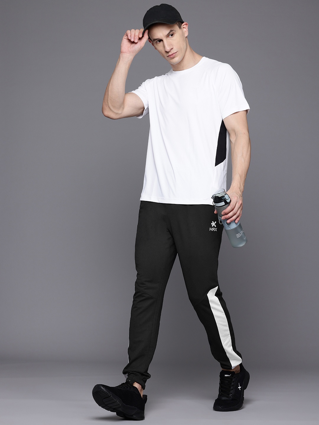 

HRX by Hrithik Roshan Men Colourblocked Regular Fit Joggers, Black