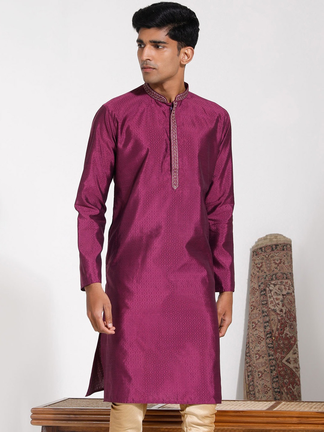 

VASTRAMAY Mandarin Collar Silk Thread Work Jacquard Kurta, Purple