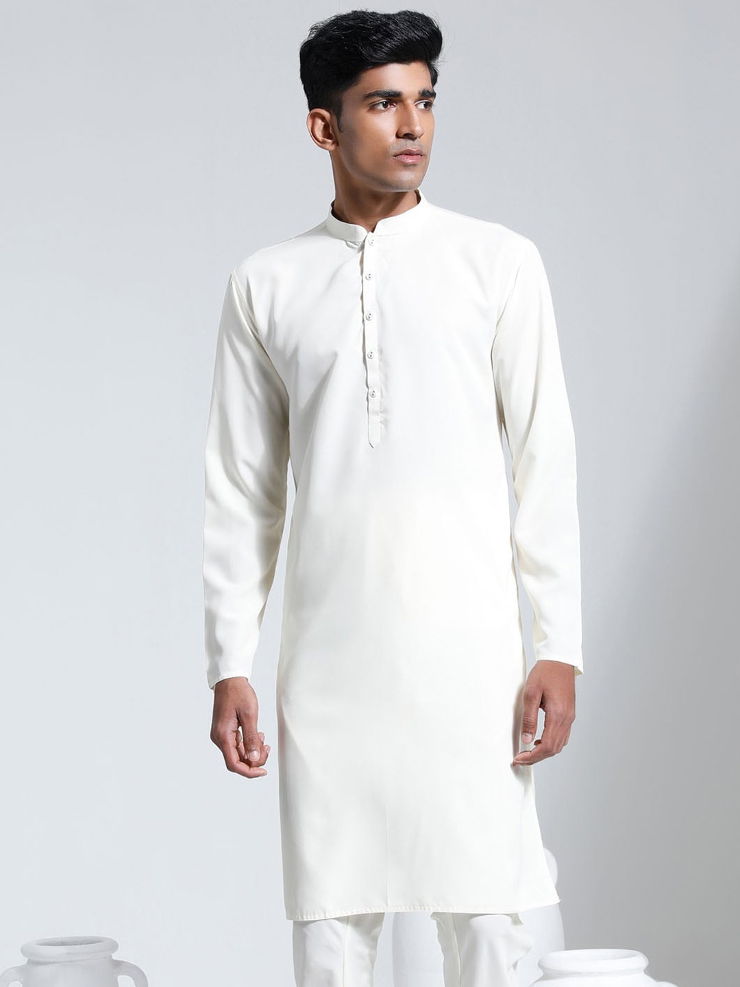 

VASTRAMAY Mandarin Collar Regular Sleeves Kurta, Cream