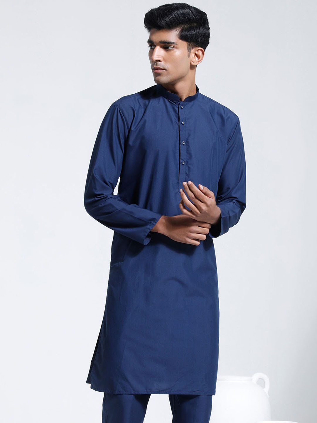 

VASTRAMAY Mandarin Collar Thread Work Regular Kurta, Navy blue
