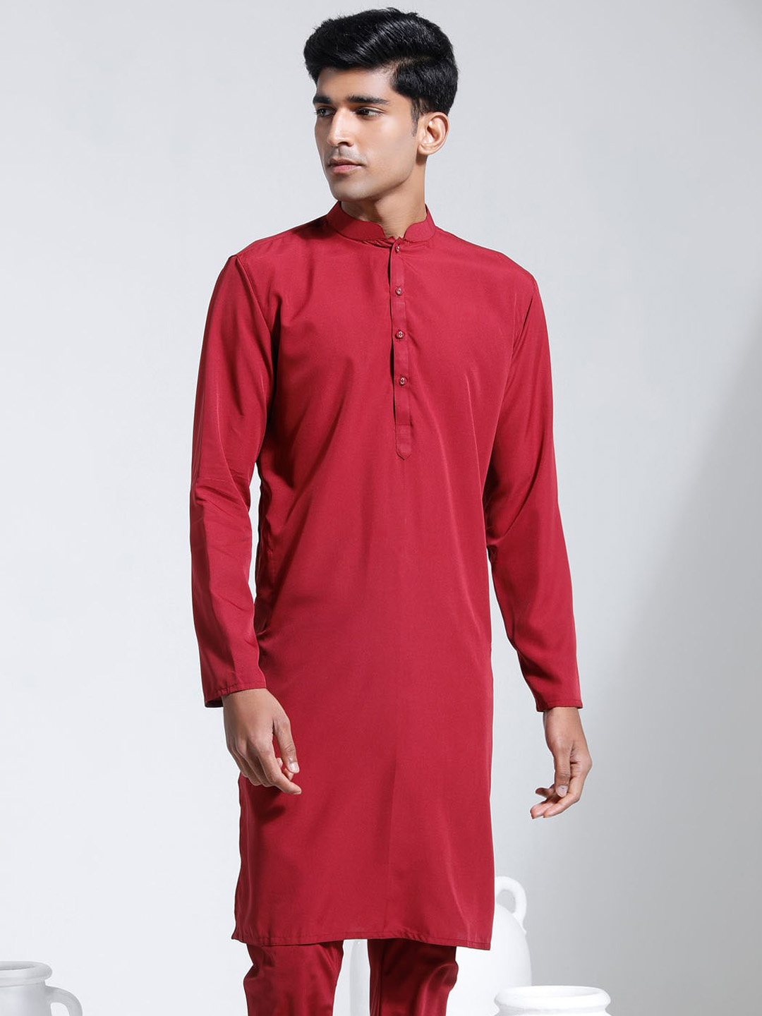 

VASTRAMAY Mandarin Collar Regular Sleeves Kurta, Maroon