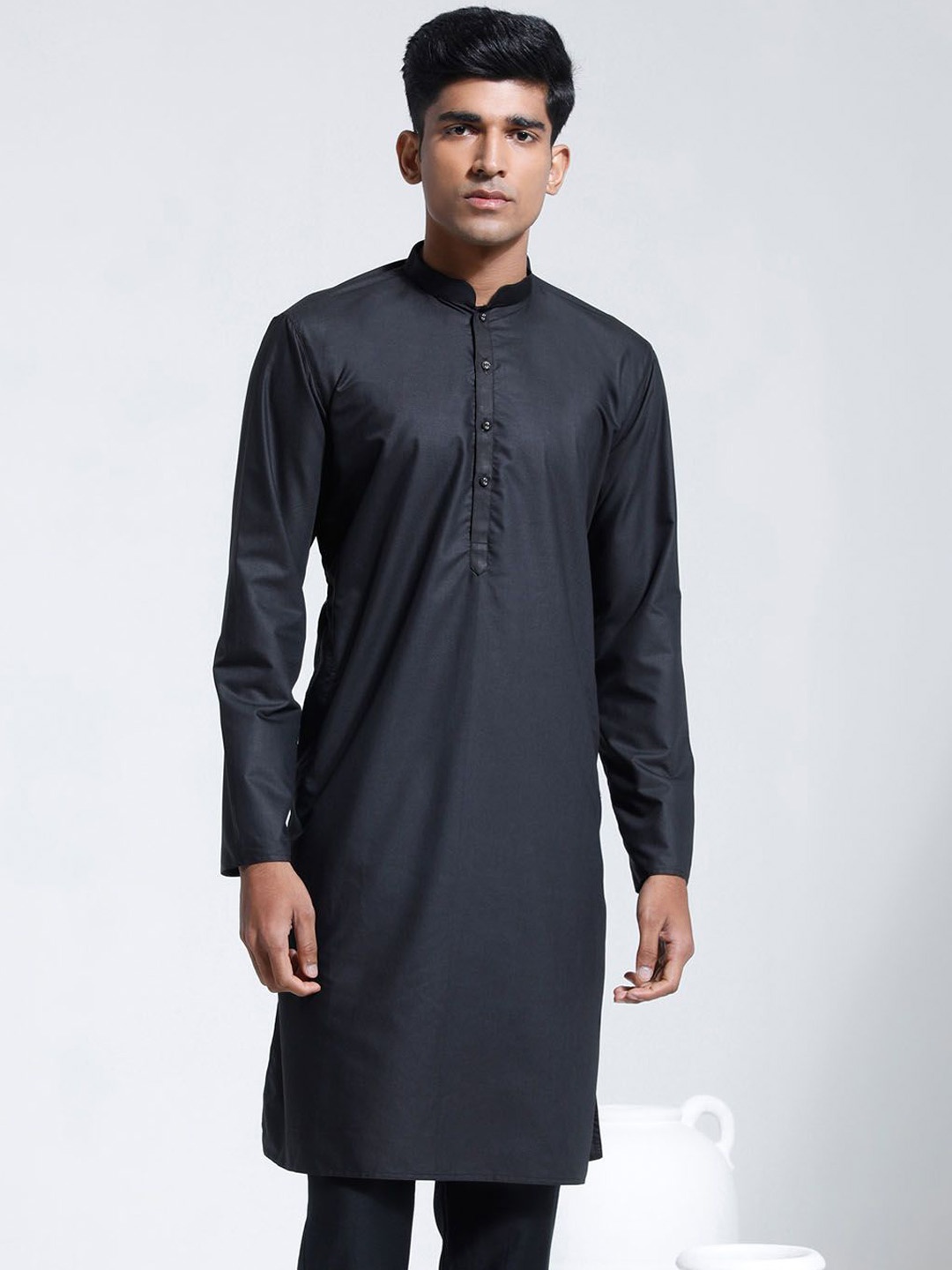 

VASTRAMAY Mandarin Collar Kurta, Black