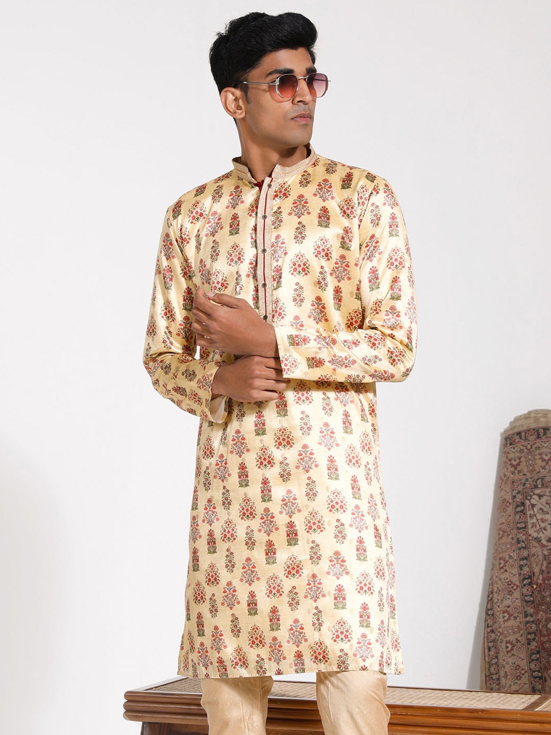 

VASTRAMAY Printed Mandarin Collar Kurta, Yellow