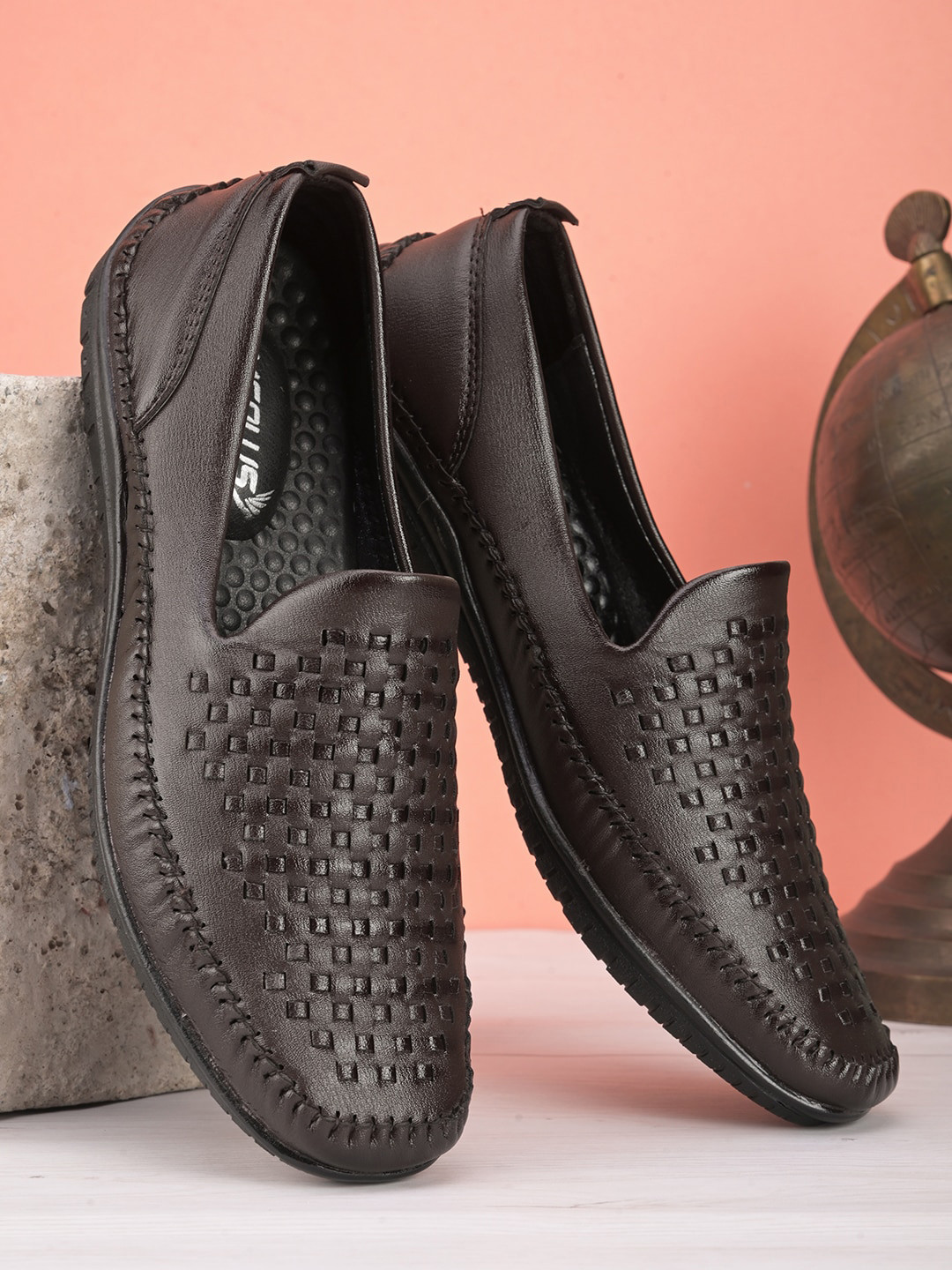 

IMCOLUS Men Textured PU Espadrilles, Brown
