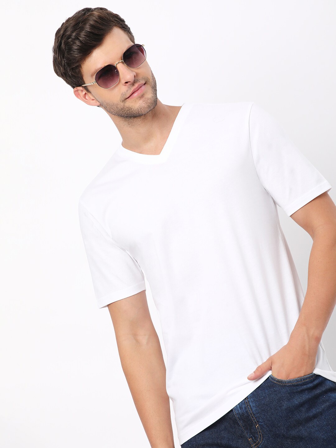 

R&B Men V-Neck T-shirt, White