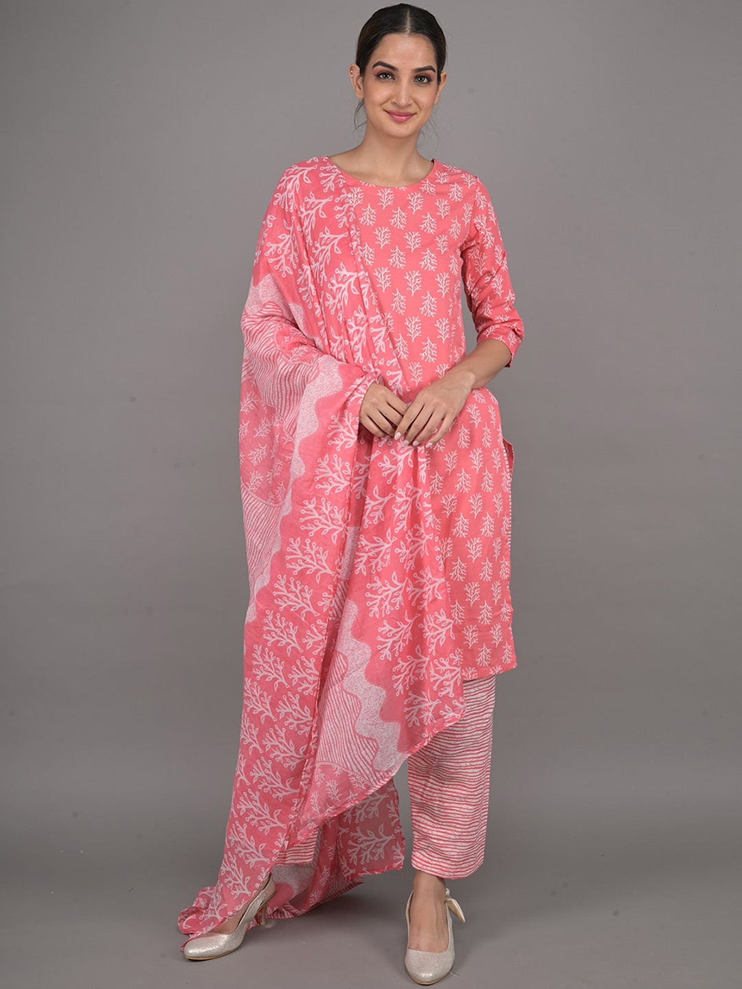 

ODETTE Ethnic Motifs Printed Regular Kurta with Trouser & Dupatta, Peach