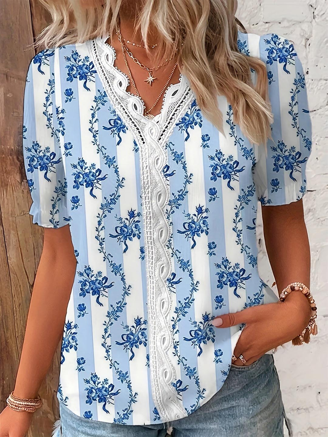 

StyleCast Blue V-Neck Floral Print Top