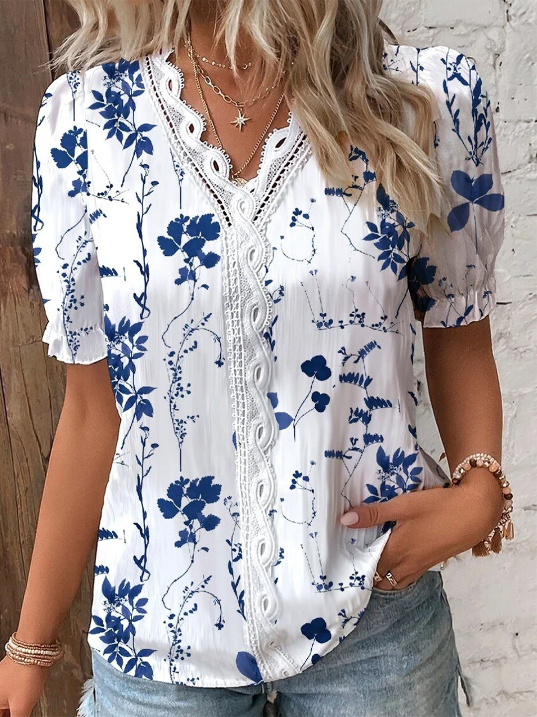 

StyleCast White V-Neck Floral Print Top