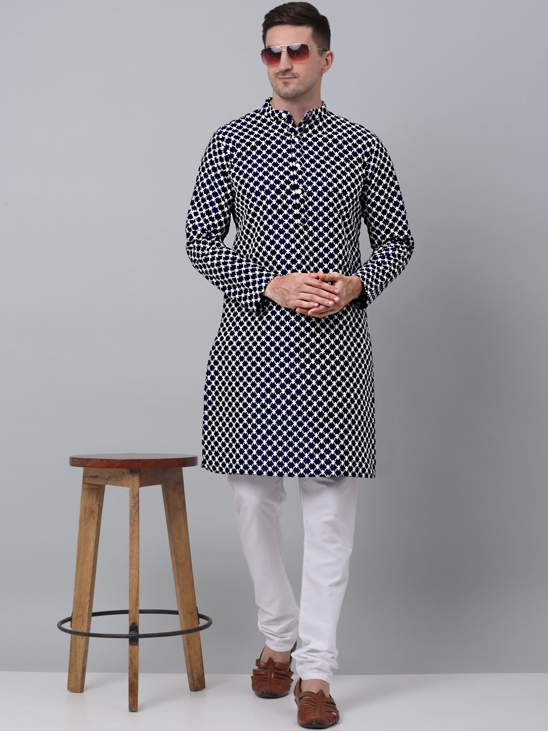 

Jompers Geometric Embroidered Kurta, Navy blue