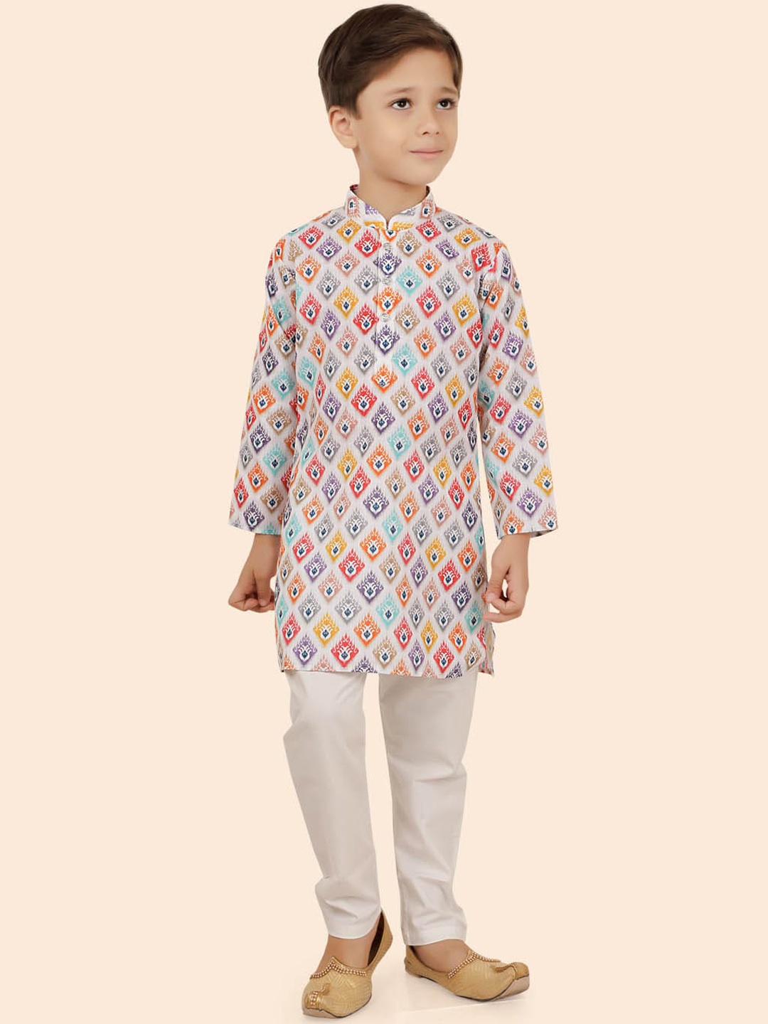

Ethniks Neu-Ron Boys Ethnic Motifs Printed Mandarin Collar Straight Kurta with Pyjamas, White