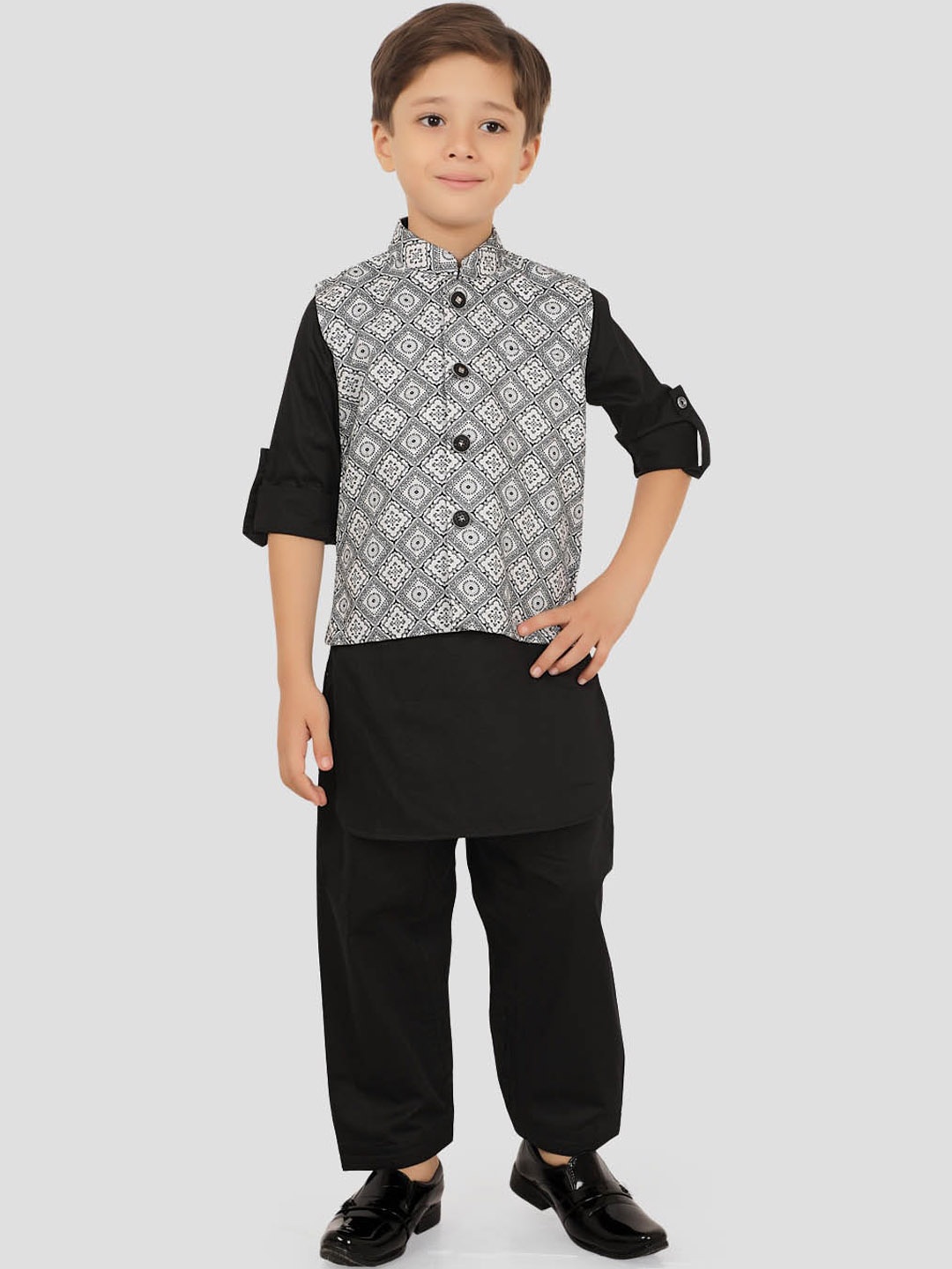 

Ethniks Neu-Ron Boys Mandarin Collar Straight Kurta & Pyjamas With Nehru Jacket, Black