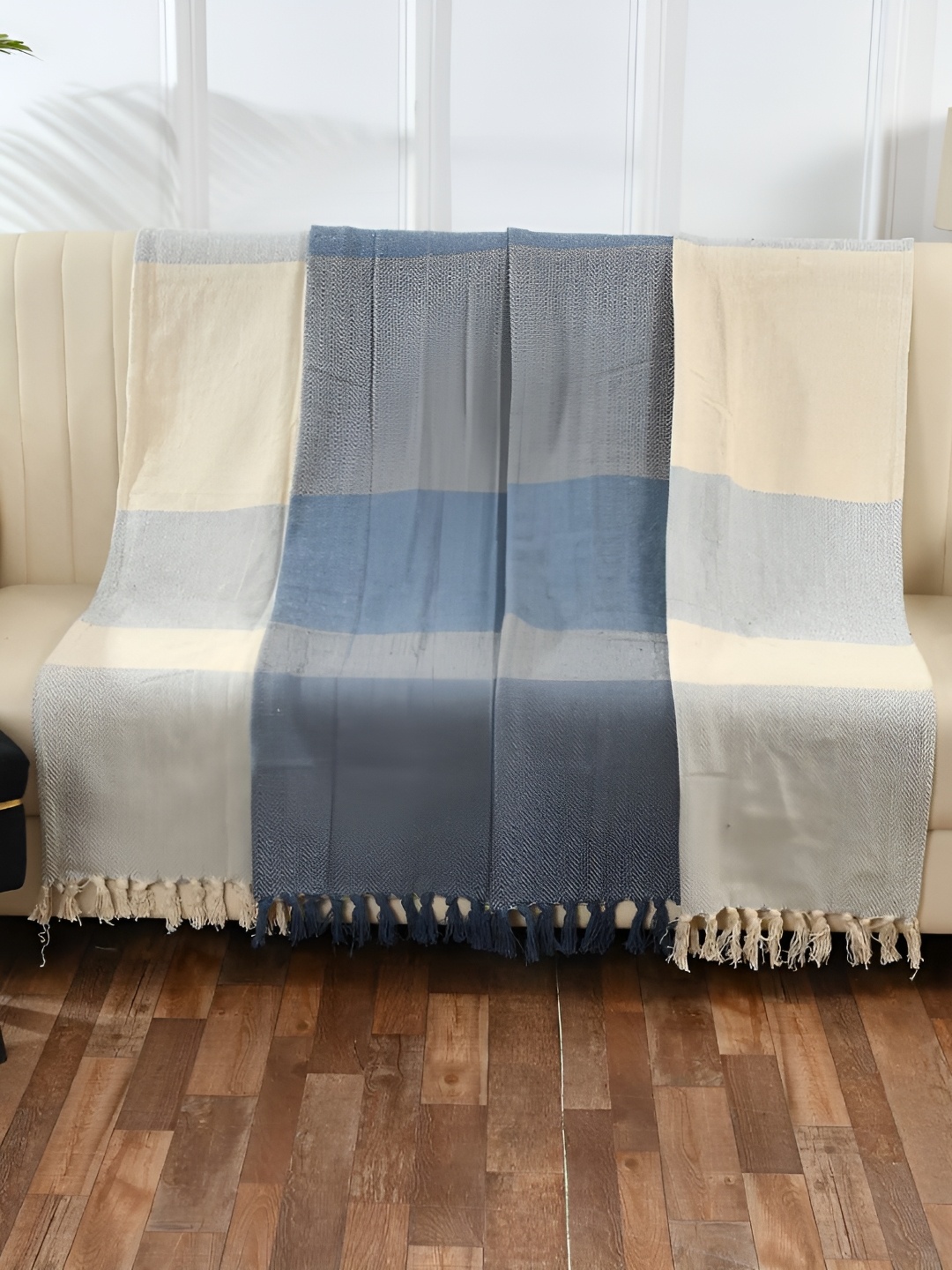 

SASHAA WORLD Blue & White Colorblocked Pure Cotton Fringed Throw