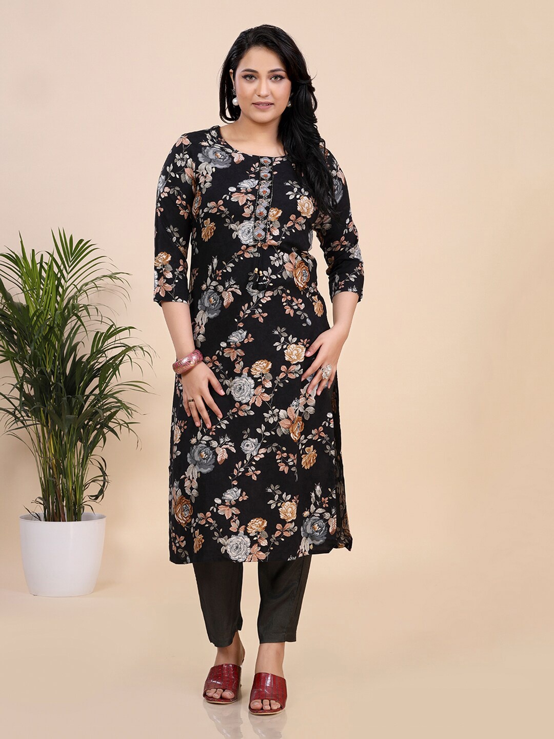 

Amchoor Floral Printed Straight Kurta, Black