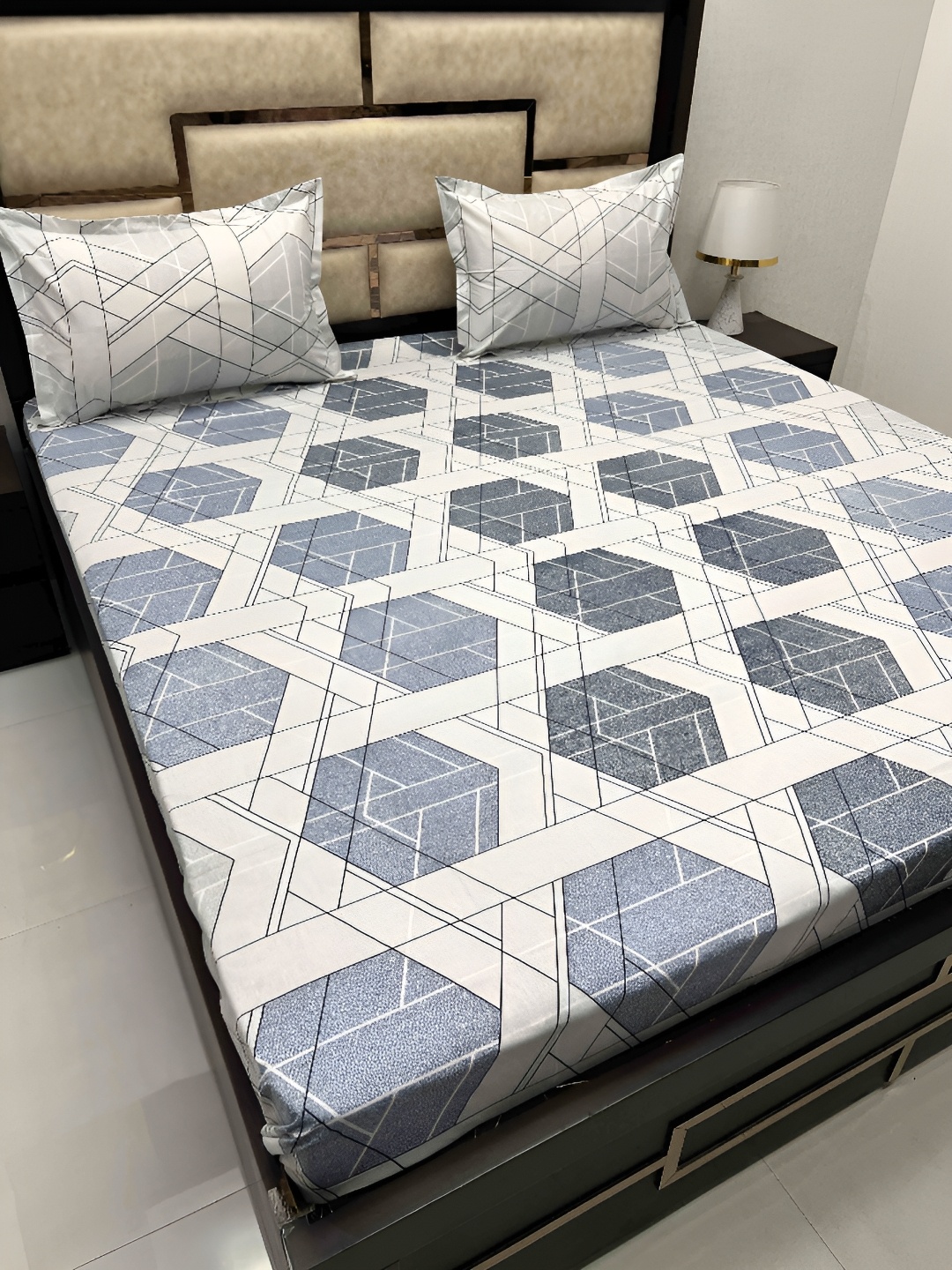 

Pure Decor Grey & Cream Geometric Cotton 300 TC King Bedsheet with 2 Pillow Covers