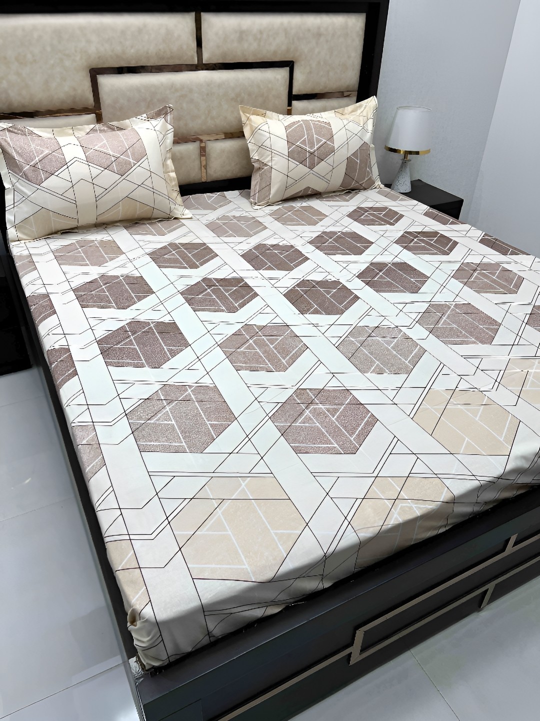 

Pure Decor Brown & White Geometric Cotton 300 TC King Bedsheet with 2 Pillow Covers