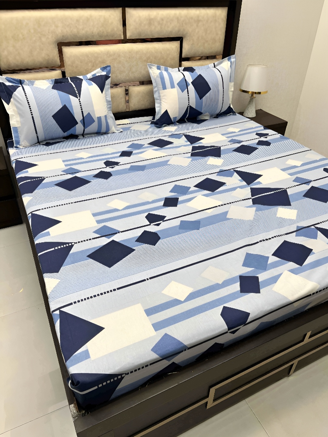 

Pure Decor Blue & White Geometric Cotton 300 TC King Bedsheet with 2 Pillow Covers