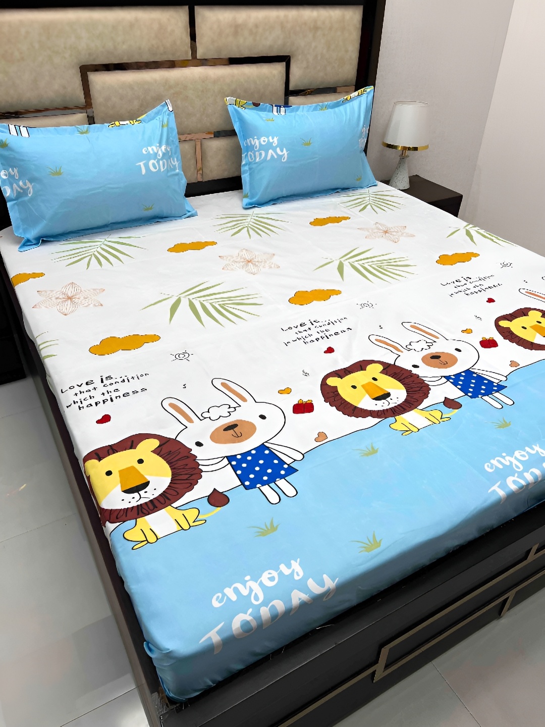 

Pure Decor Kids White & Blue Cartoon Characters 230Tc Cotton Queen Bedsheet Set