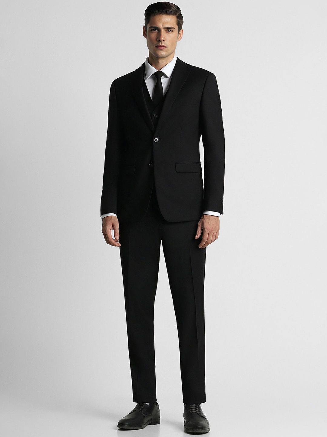 

Peter England Elite Slim-Fit Notched Lapel Collar Three-Piece Formal Suit, Black