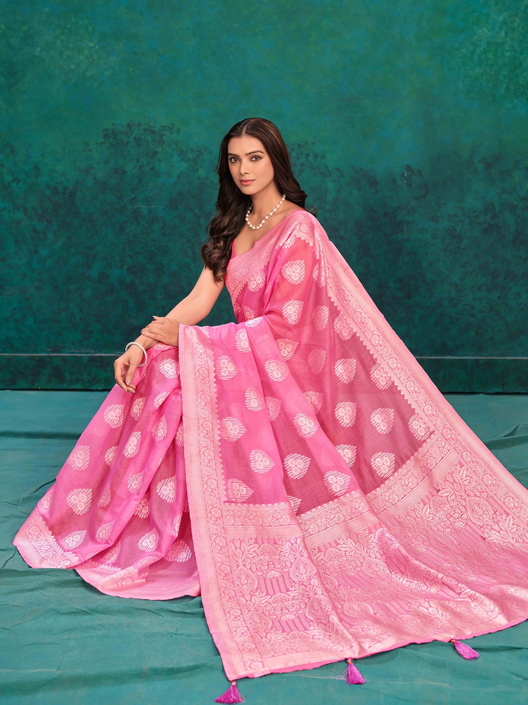 

Sangria Woven Design Printed Chanderi Silk Saree, Pink