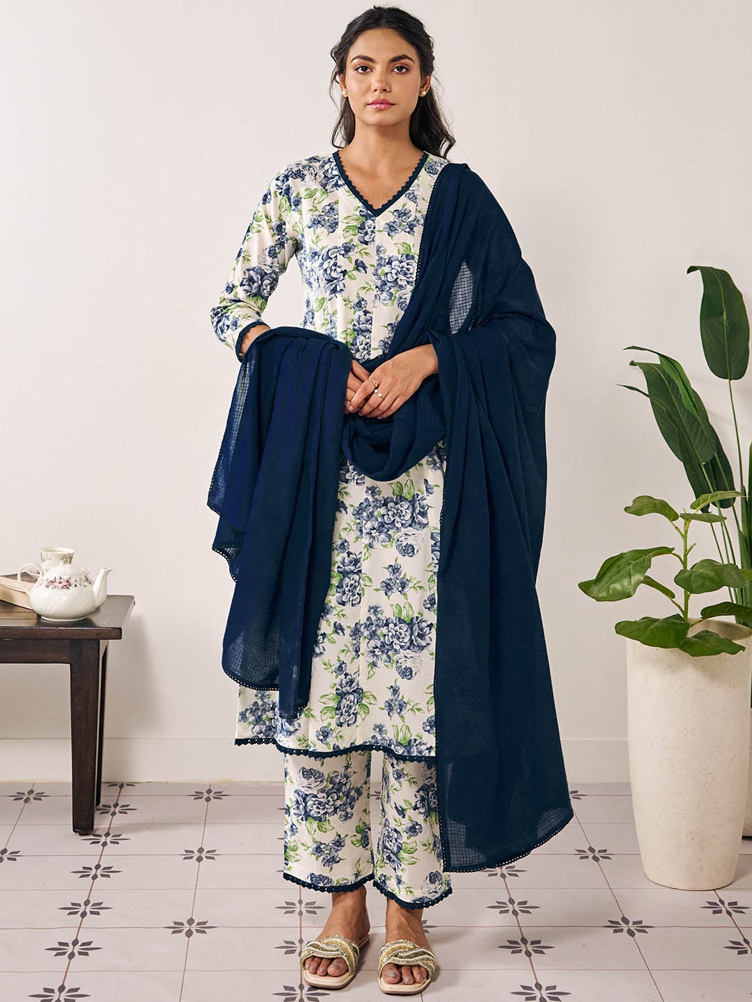 

anayna Floral Printed Panelled V-Neck Pure Cotton Aanarkali Kurta with Trousers & Dupatta, Blue