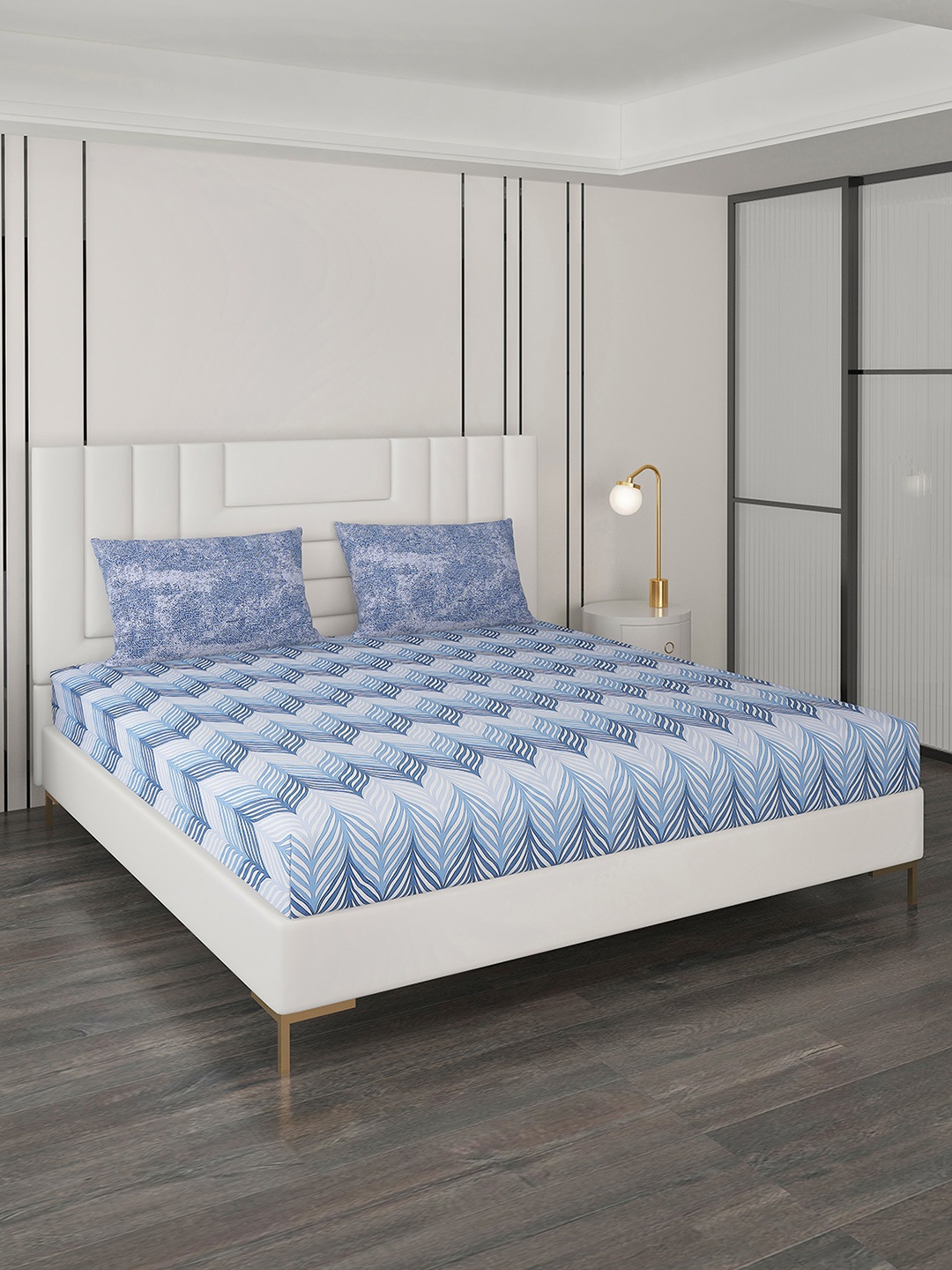 

Monte Carlo Blue & White Geometric Cotton 144 TC Queen Bedsheet With 2 Pillow Covers