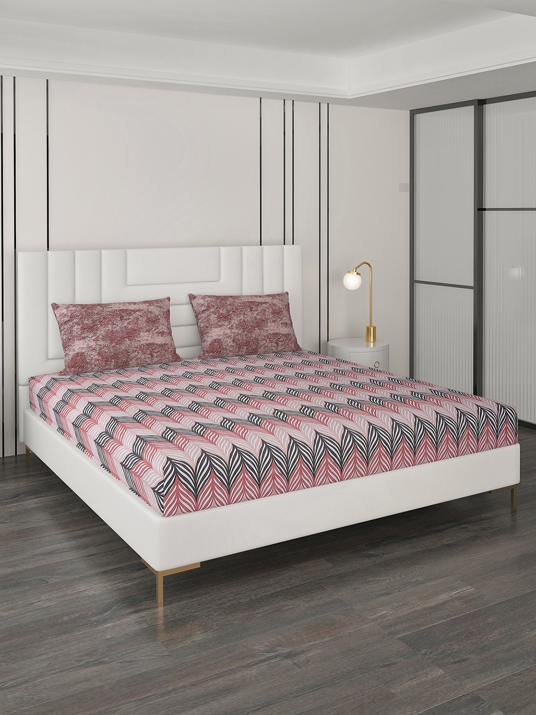 

Monte Carlo Coral & Black Geometric 144 TC King Bedsheet with 2 Pillow Covers