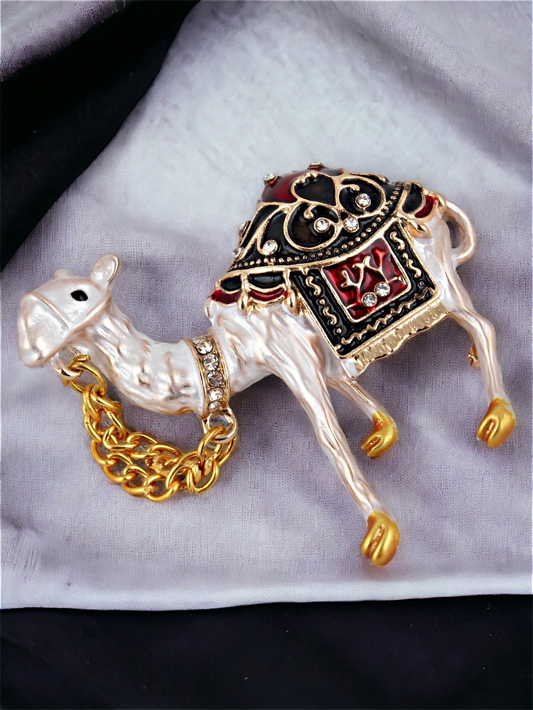 

LUCKY JEWELLERY Unisex Gold Plated Camel Brooch, Silver