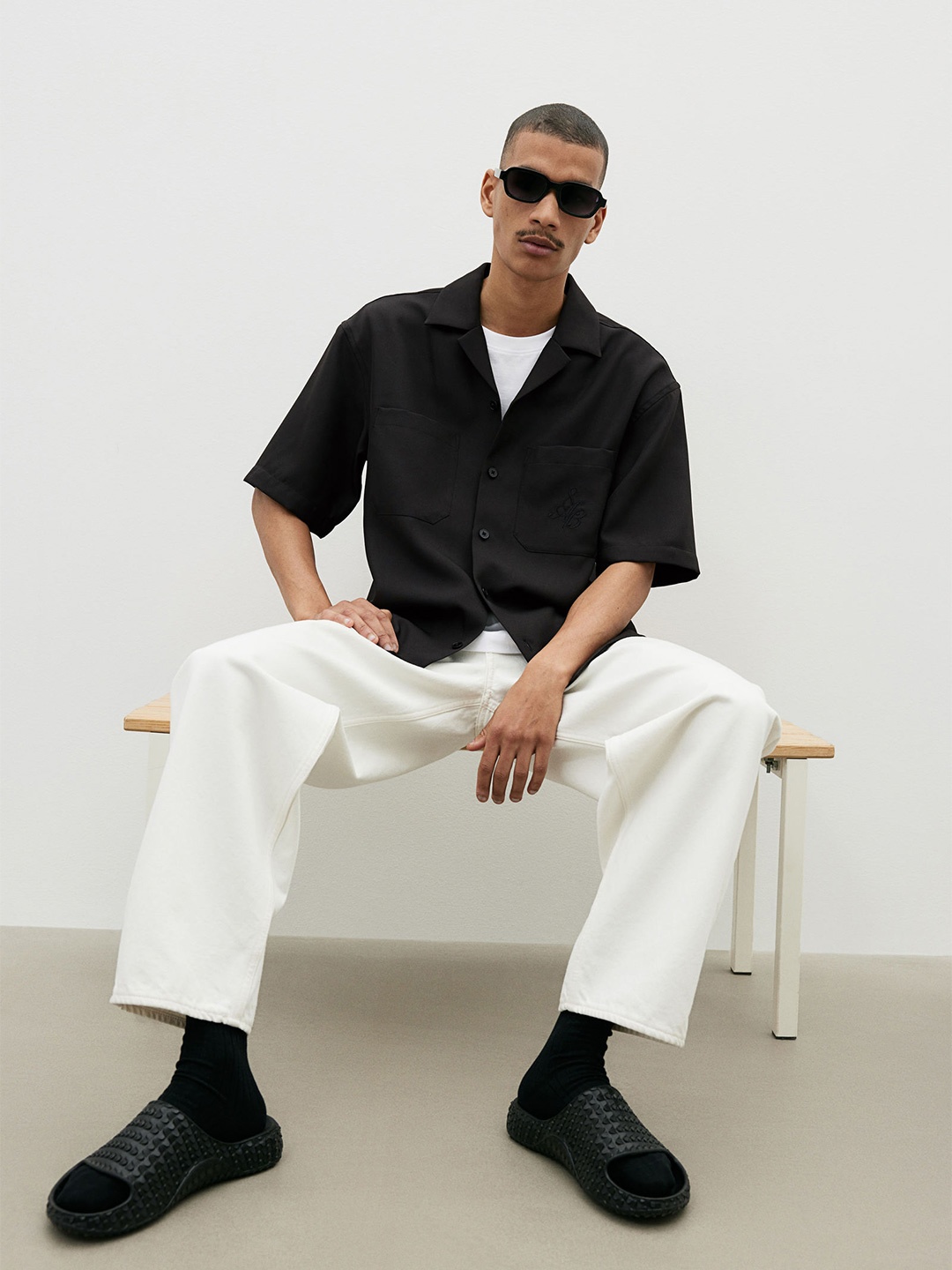 

H&M Regular Fit Short-Sleeved Twill Resort Shirt, Black