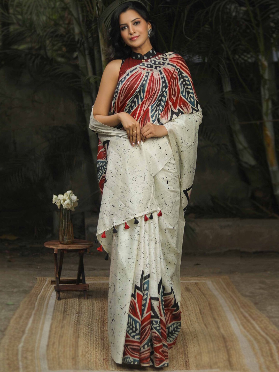 

Prasam Floral Pure Silk Bhagalpuri Saree, White
