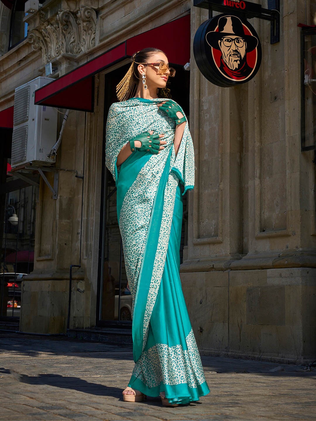 

elora Abstract Print Satin Saree, Blue