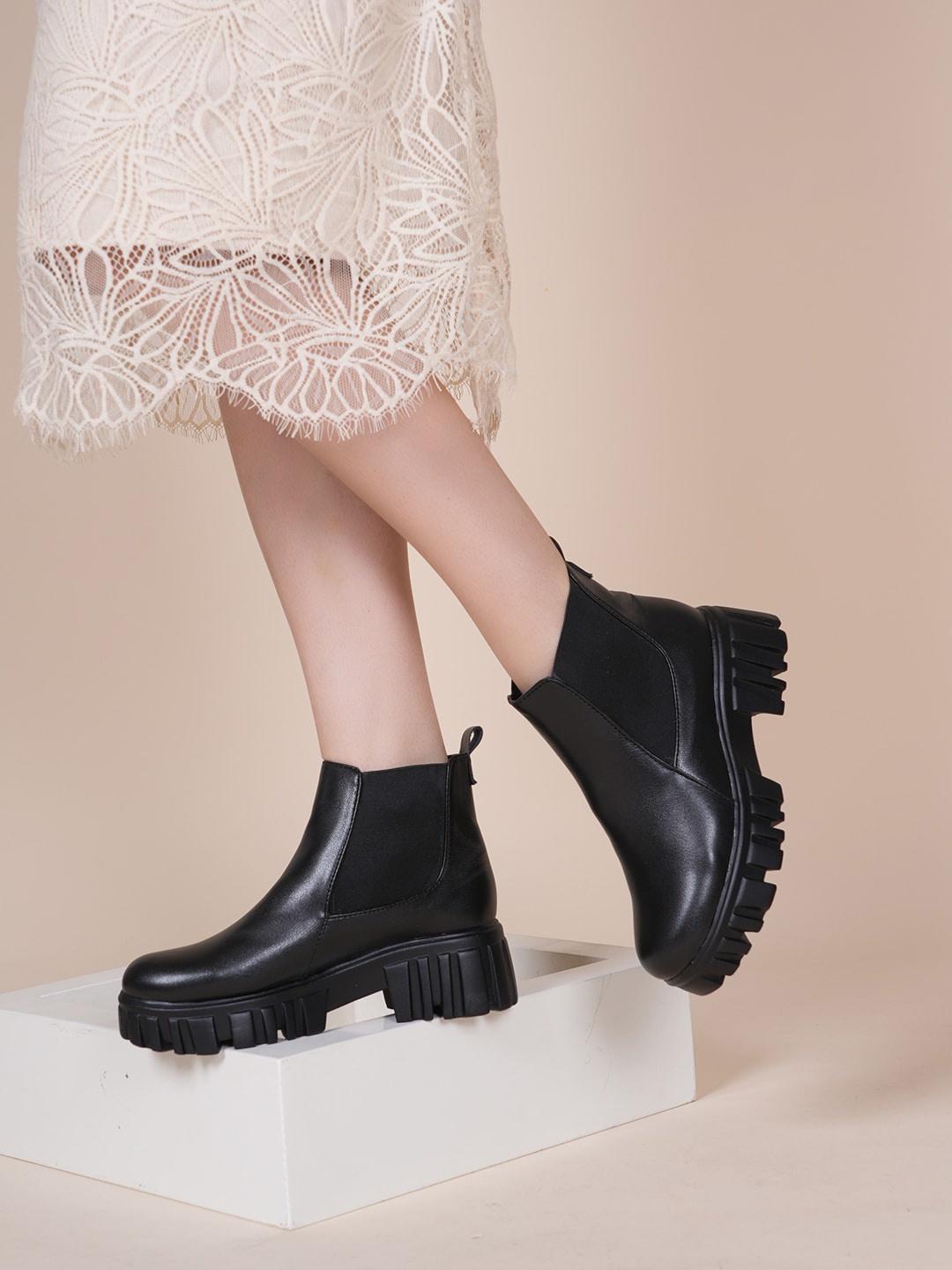 

The Roadster Lifestyle Co. Women Platform Heeled Chelsea Boots, Black