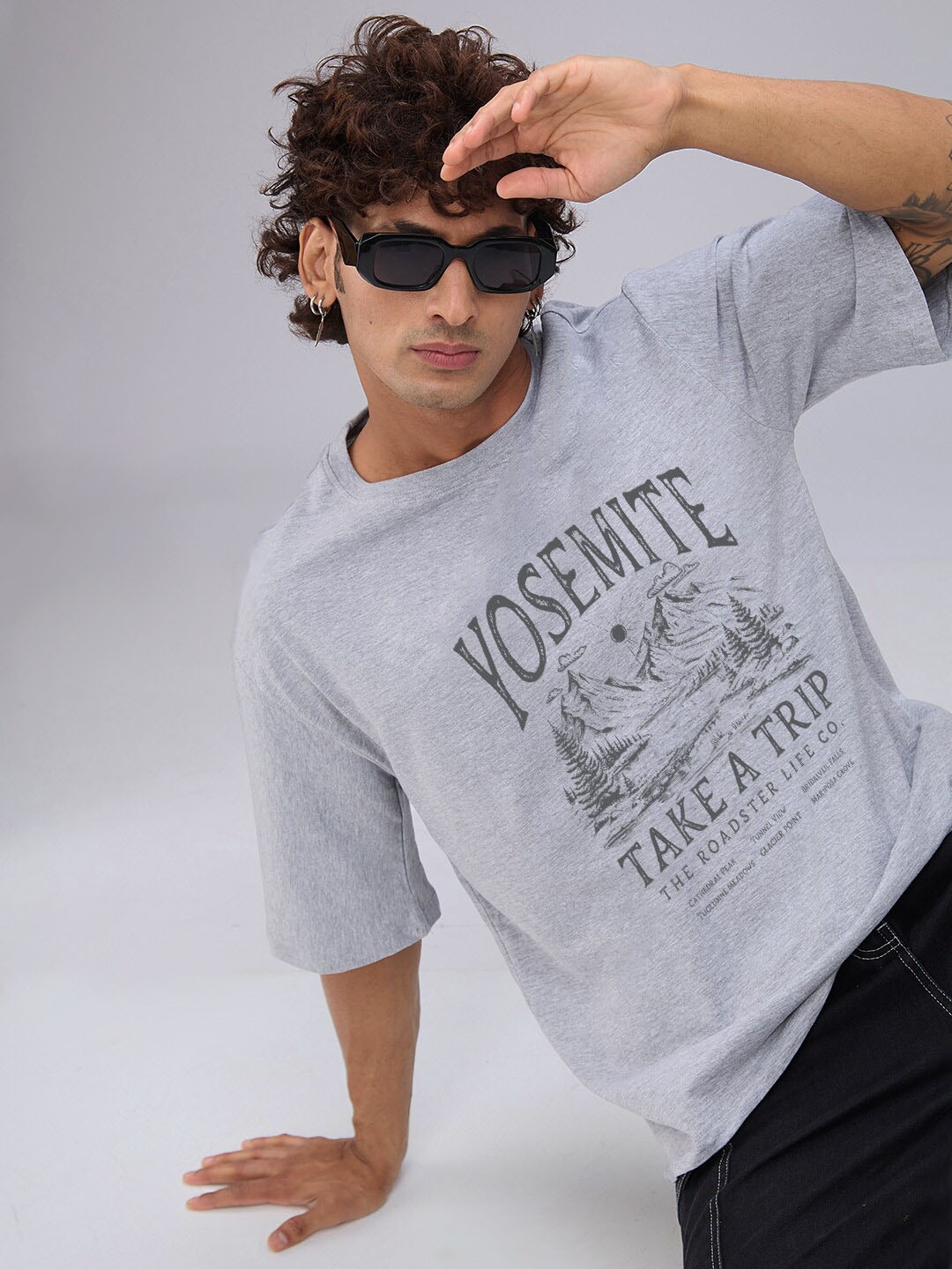 

The Roadster Lifestyle Co. Men Graphic-Printed Oversized-Fit Cotton T-Shirt, Grey melange