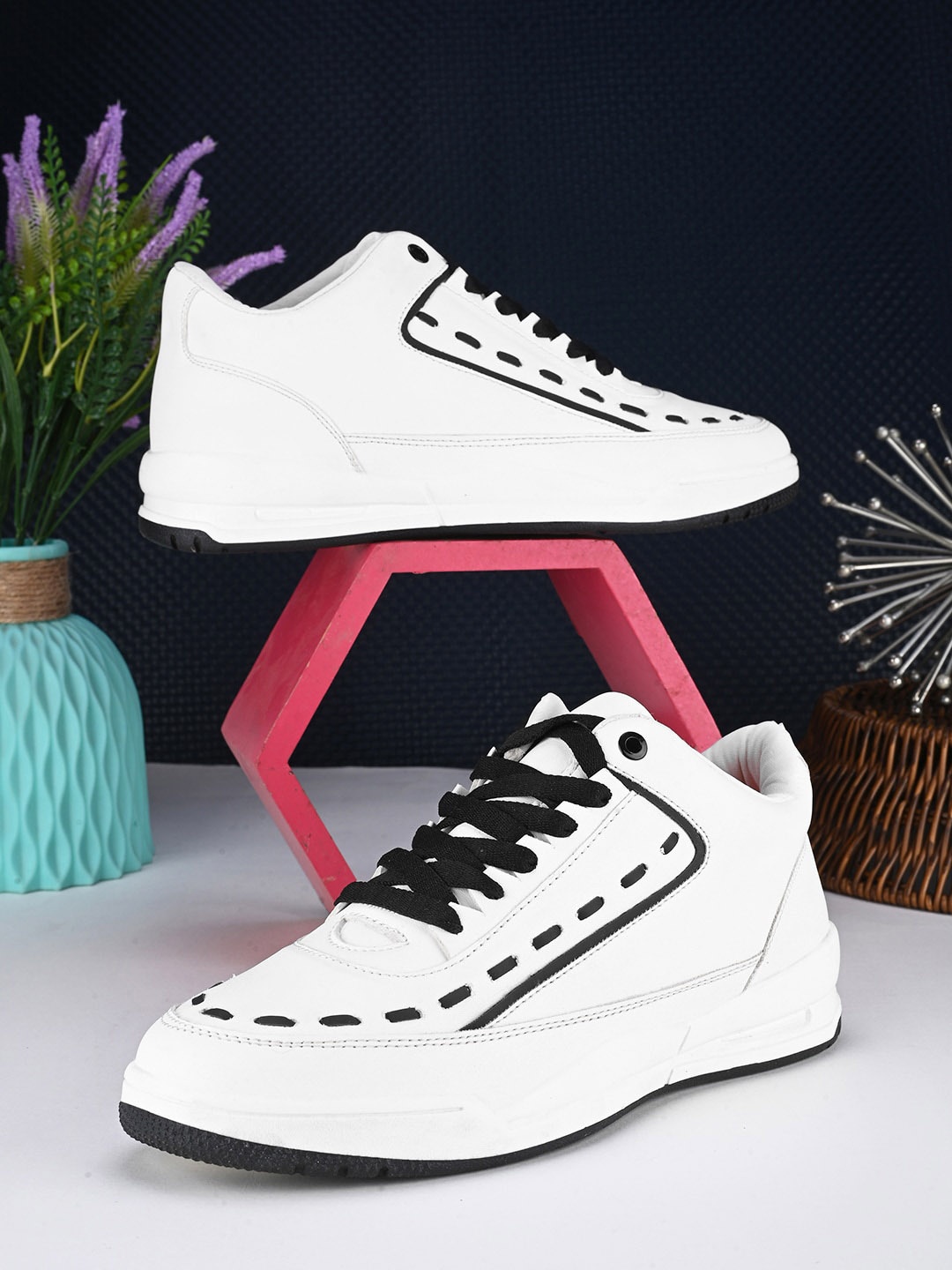 

The Roadster Lifestyle Co. Women White Round Toe Lightweight Sneakers